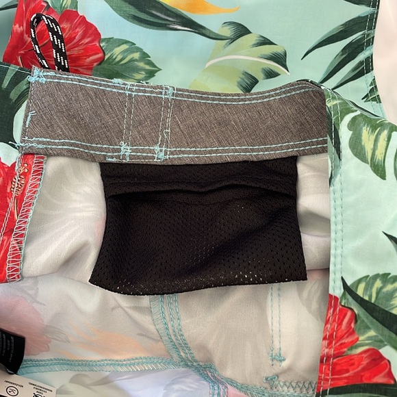 Hurley Hawaiian Board Shorts 32 - Picture 6 of 13